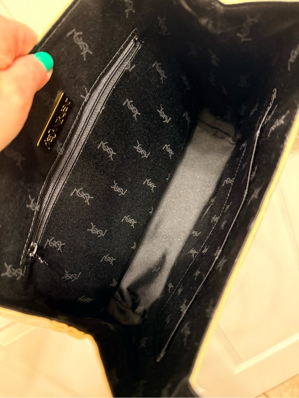 *Vintage* YSL (Yves Saint Laurent) - Authentic Bag - Picture 11 of 14